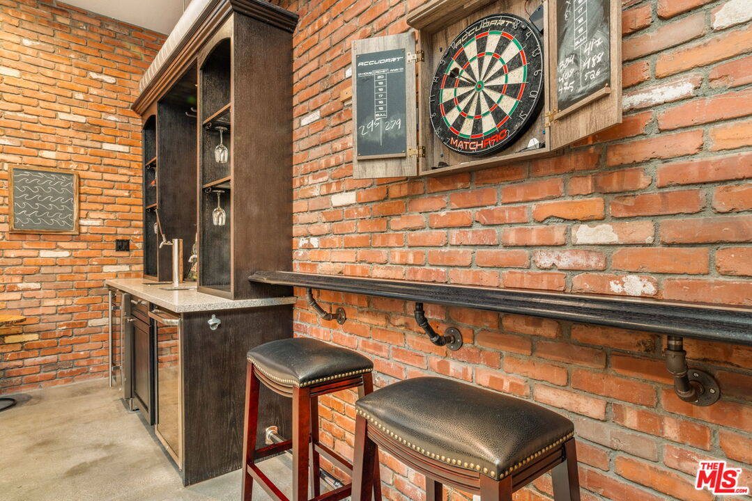 630 Rose Ave Unit: 5