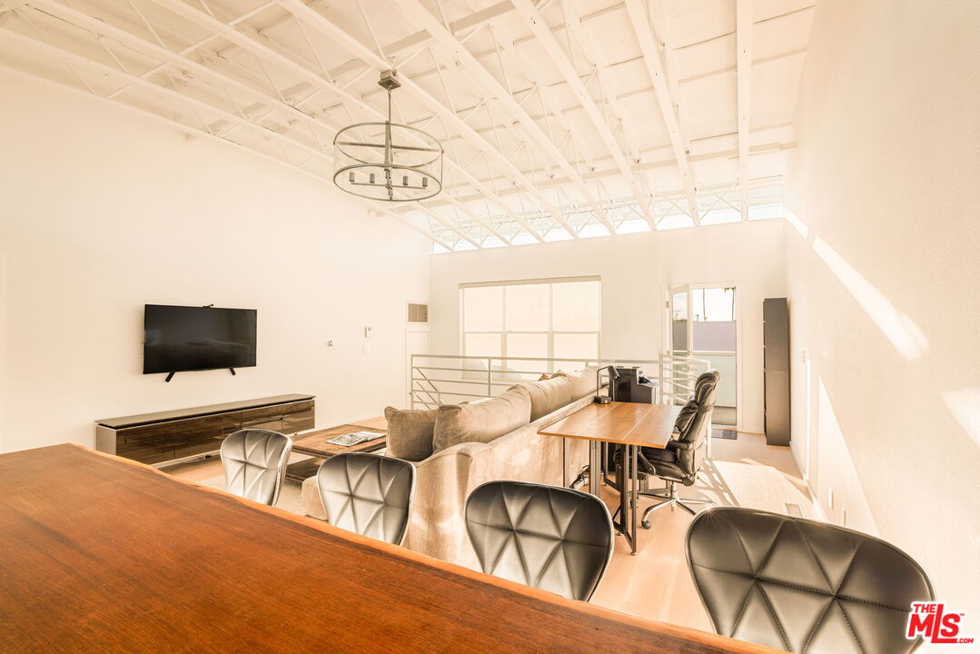 630 Rose Ave Unit: 5