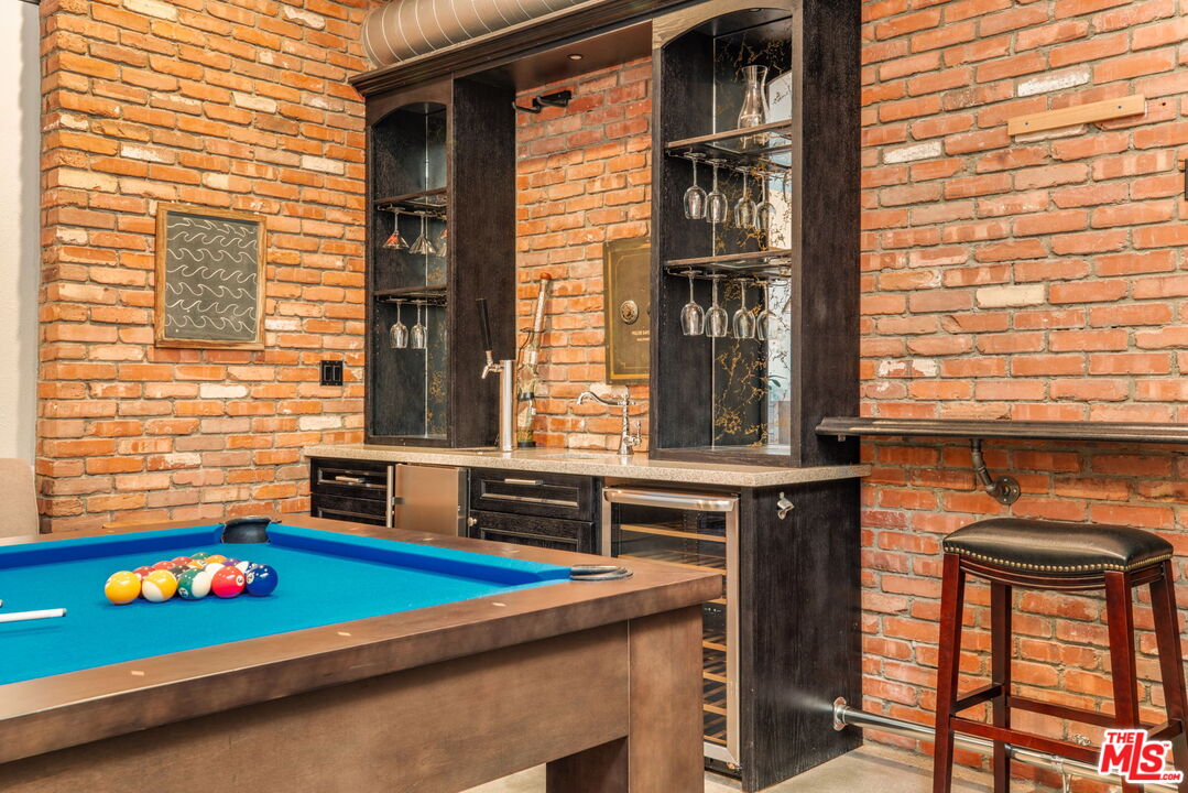 630 Rose Ave Unit: 5