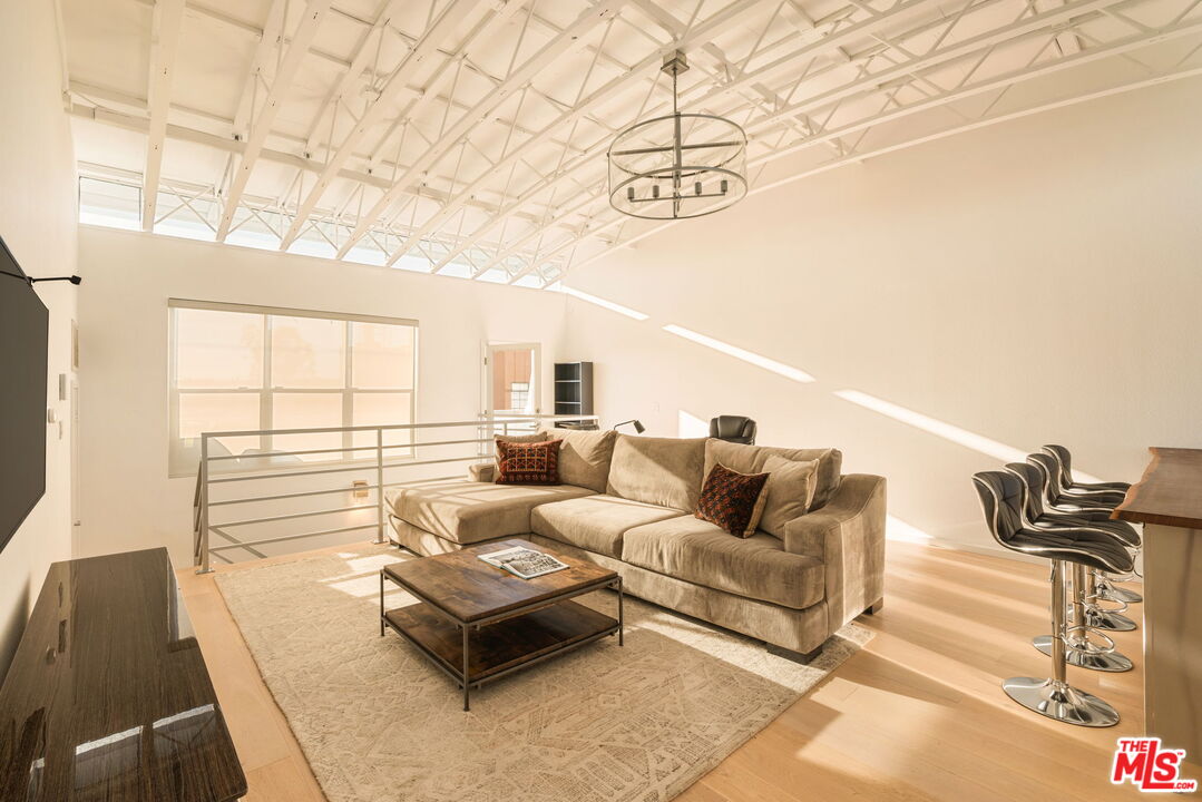 630 Rose Ave Unit: 5