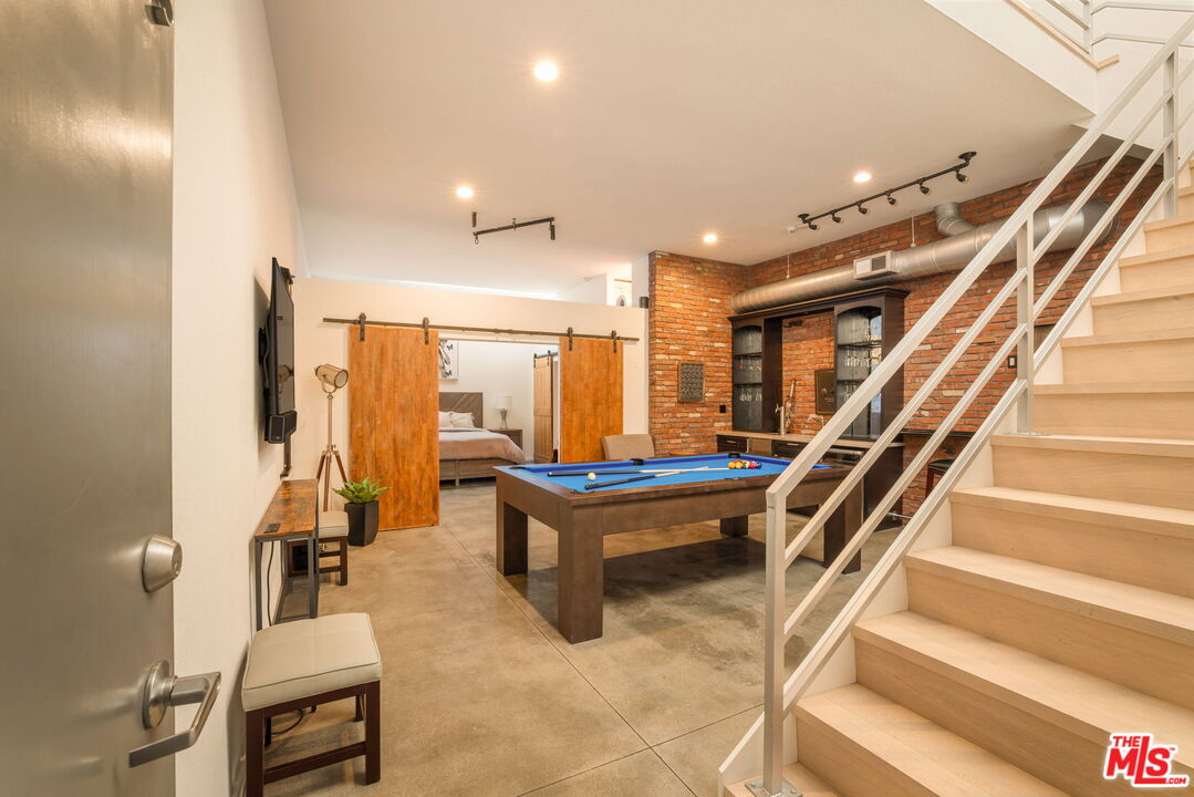 630 Rose Ave Unit: 5