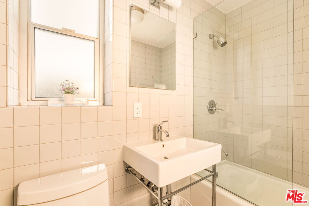 630 Rose Ave Unit: 5