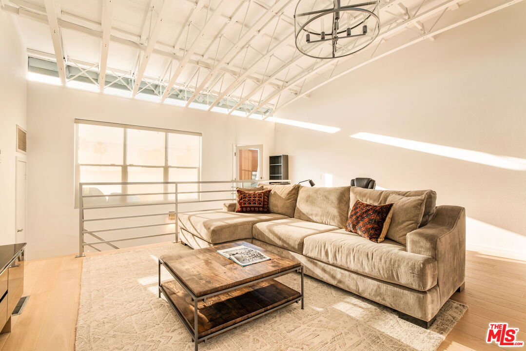 630 Rose Ave Unit: 5