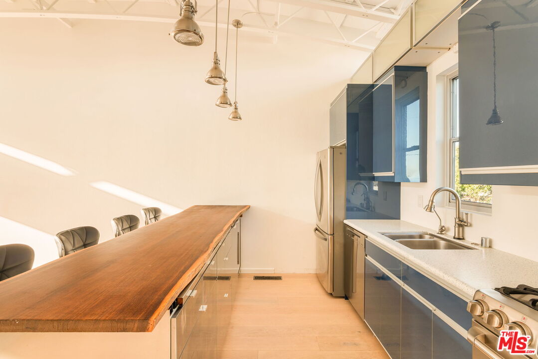 630 Rose Ave Unit: 5