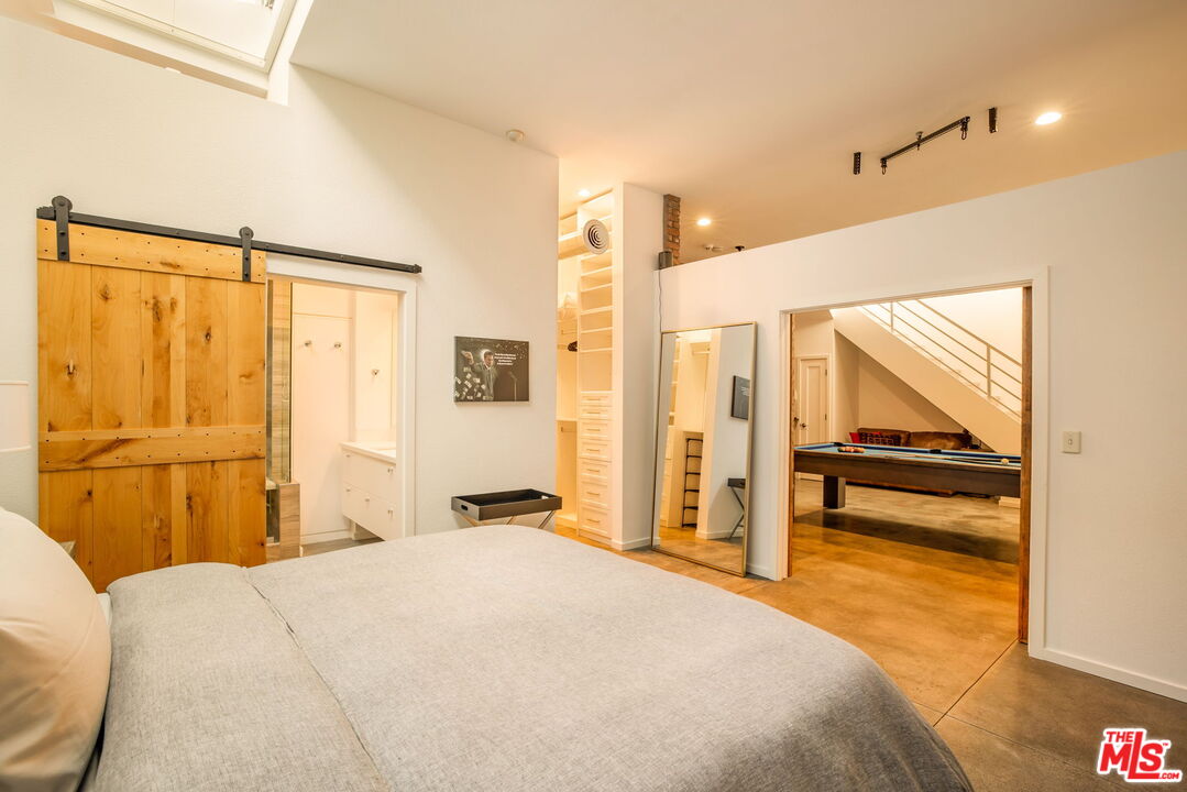 630 Rose Ave Unit: 5