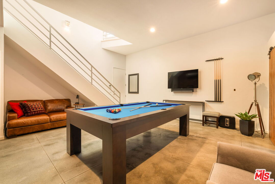 630 Rose Ave Unit: 5