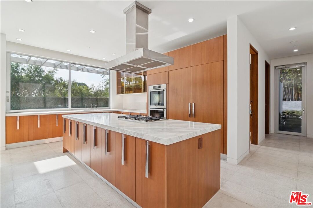 1232 Sunset Plaza Dr