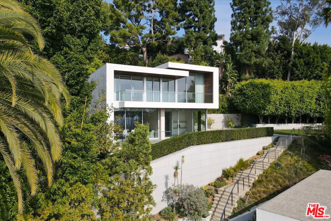 1232 Sunset Plaza Dr