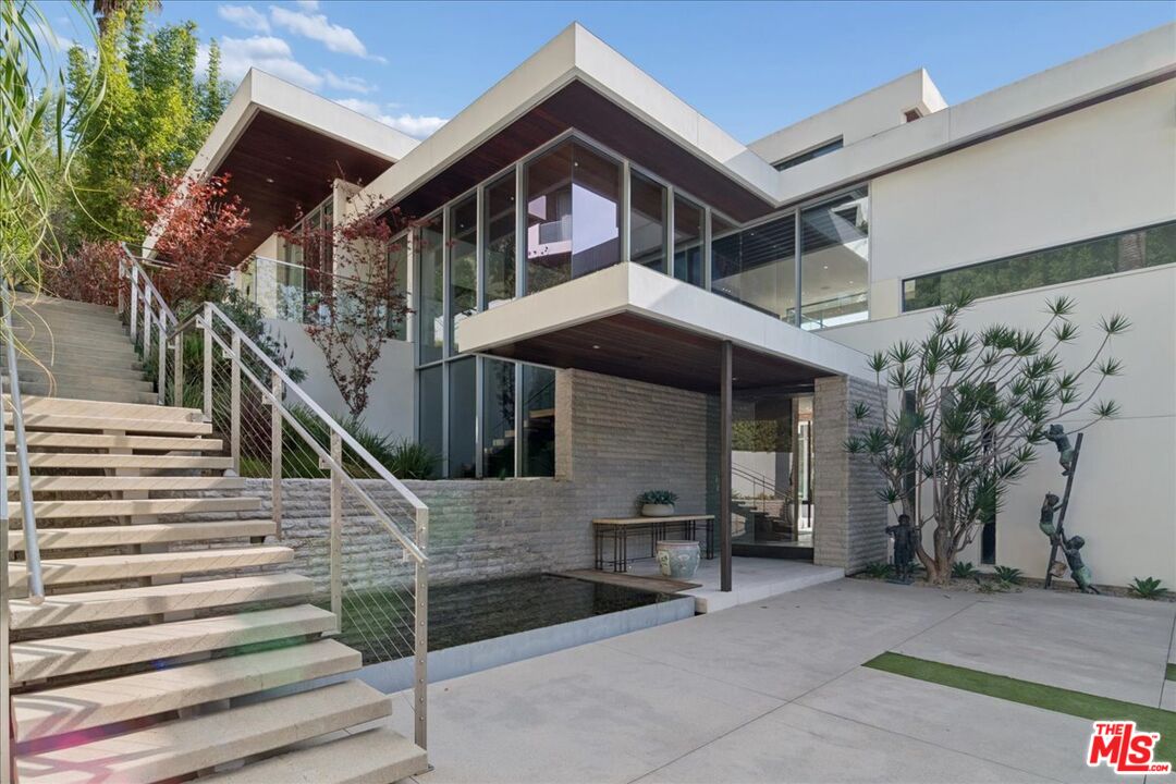 1232 Sunset Plaza Dr