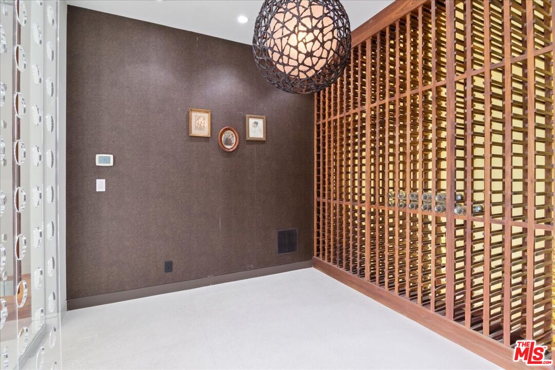 1232 Sunset Plaza Dr