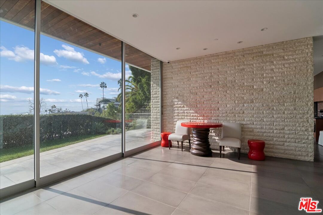 1232 Sunset Plaza Dr