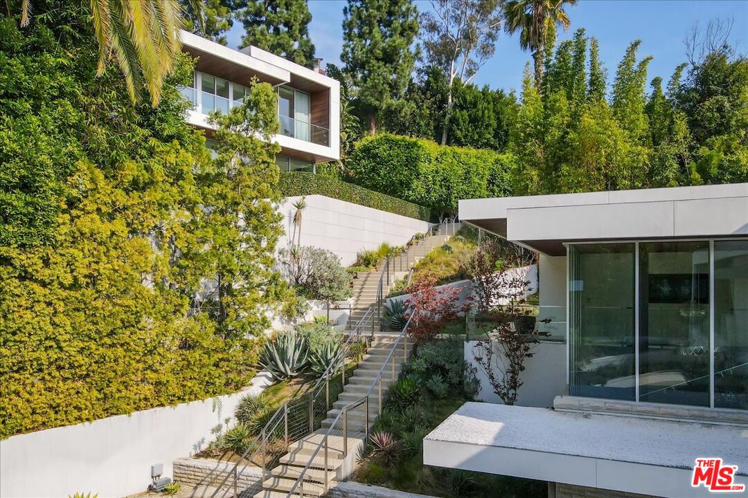 1232 Sunset Plaza Dr