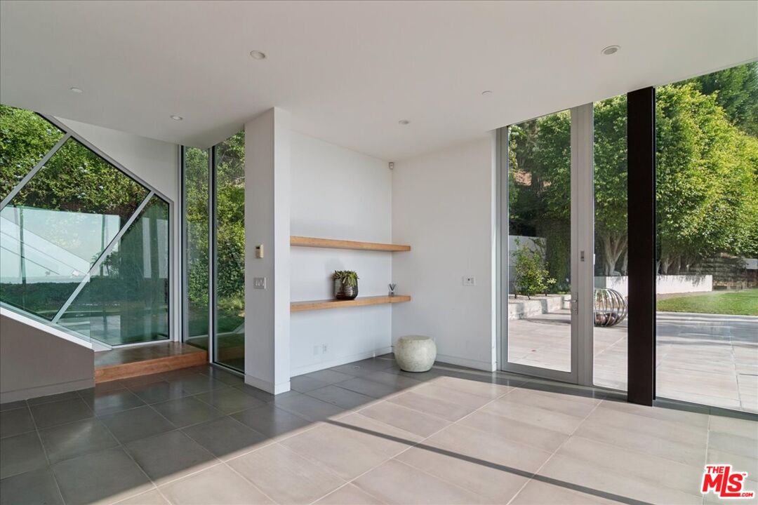 1232 Sunset Plaza Dr