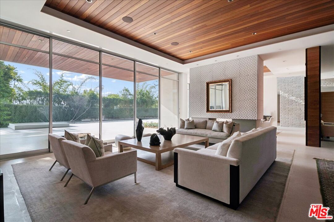 1232 Sunset Plaza Dr