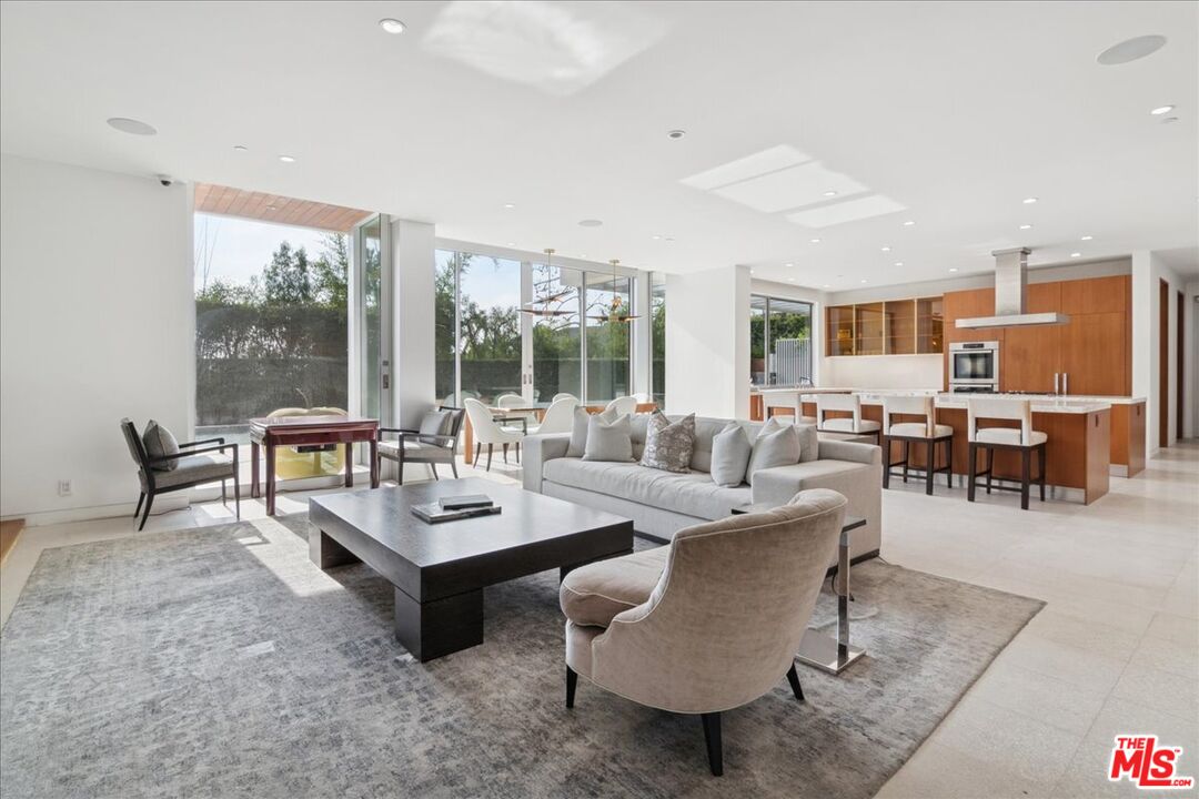 1232 Sunset Plaza Dr