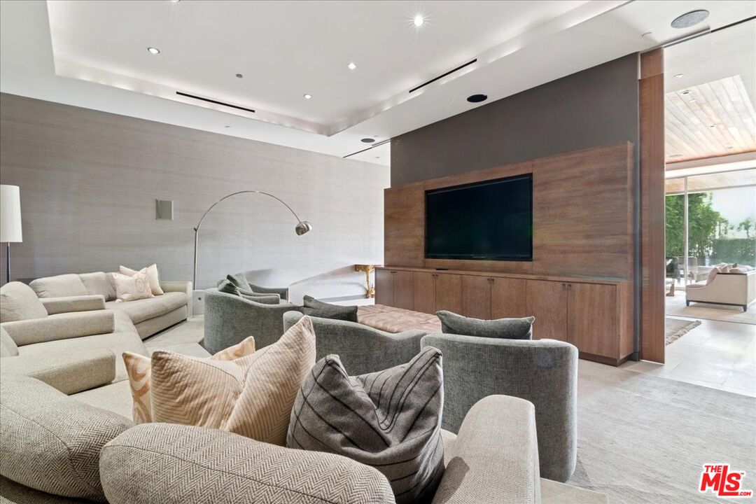 1232 Sunset Plaza Dr