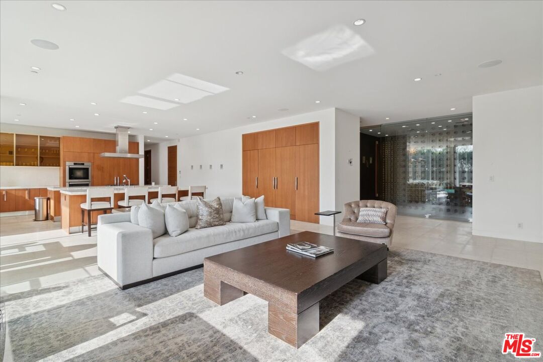 1232 Sunset Plaza Dr