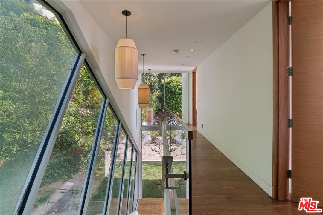 1232 Sunset Plaza Dr