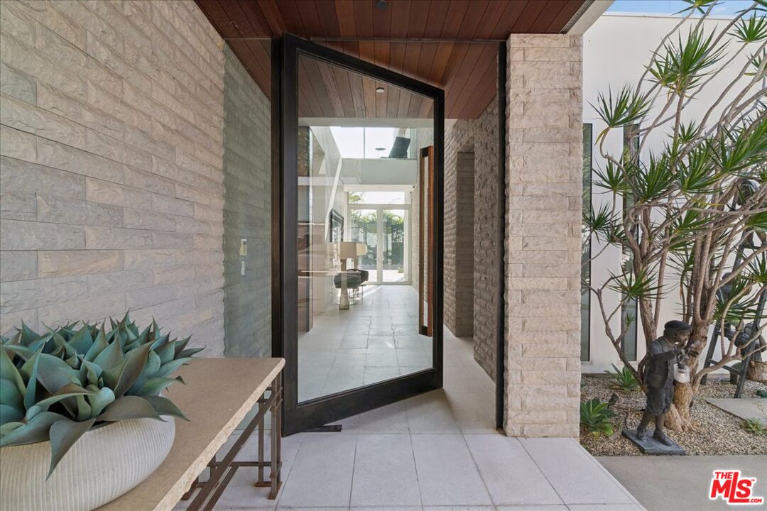 1232 Sunset Plaza Dr