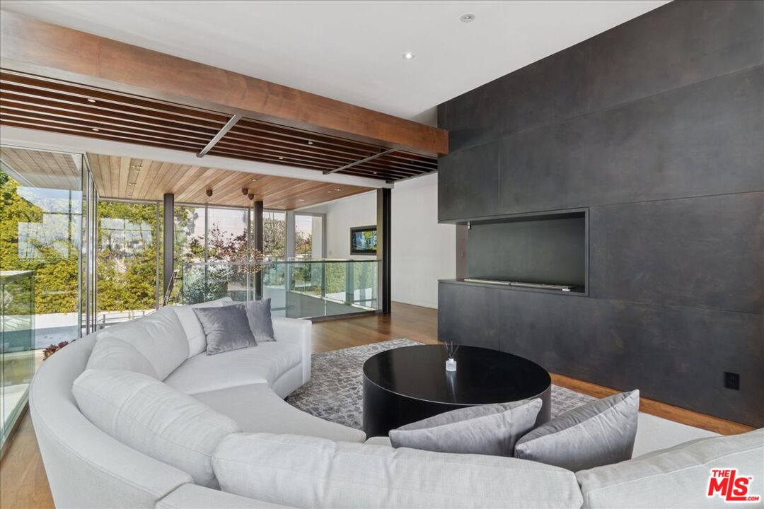 1232 Sunset Plaza Dr