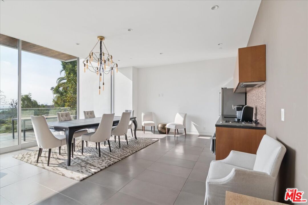 1232 Sunset Plaza Dr