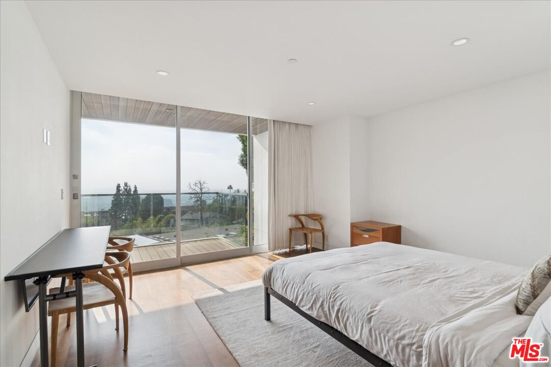 1232 Sunset Plaza Dr