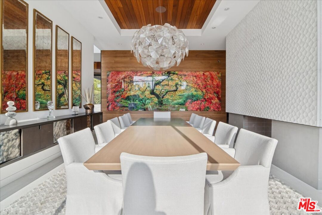 1232 Sunset Plaza Dr