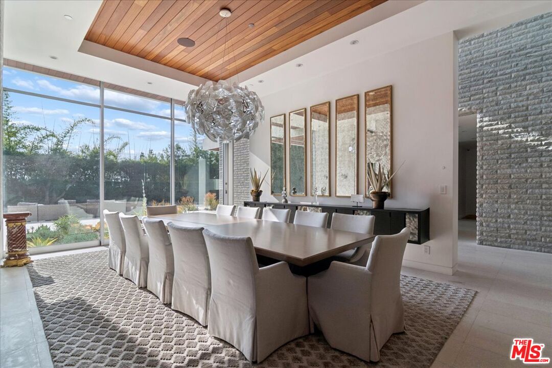 1232 Sunset Plaza Dr