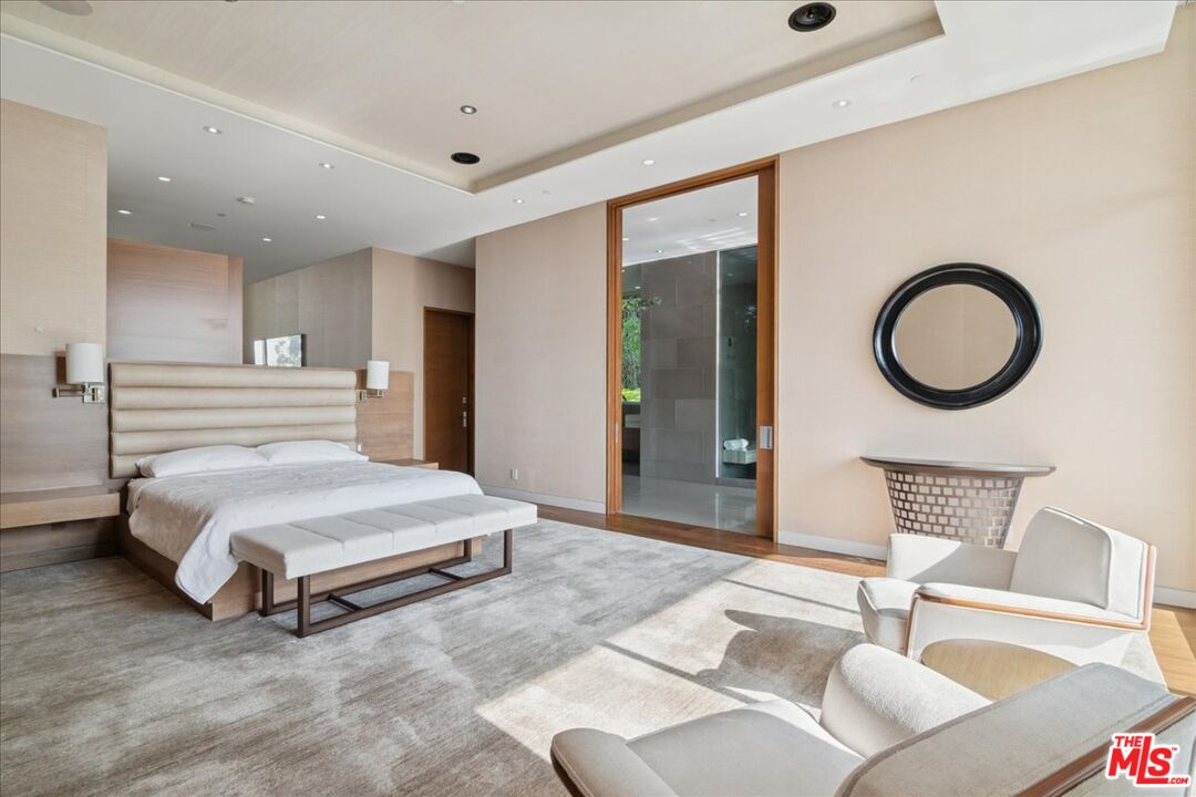 1232 Sunset Plaza Dr