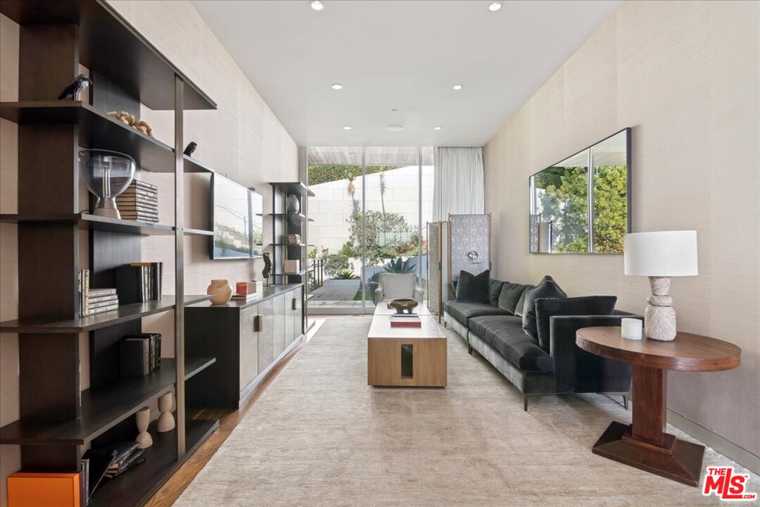 1232 Sunset Plaza Dr