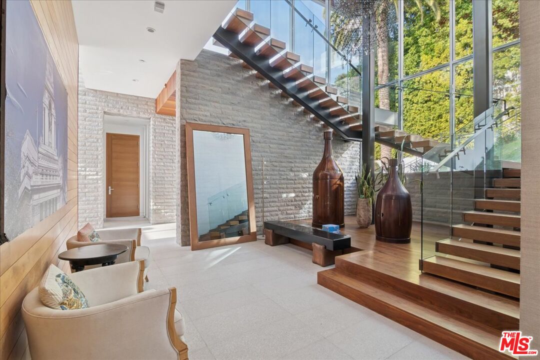 1232 Sunset Plaza Dr