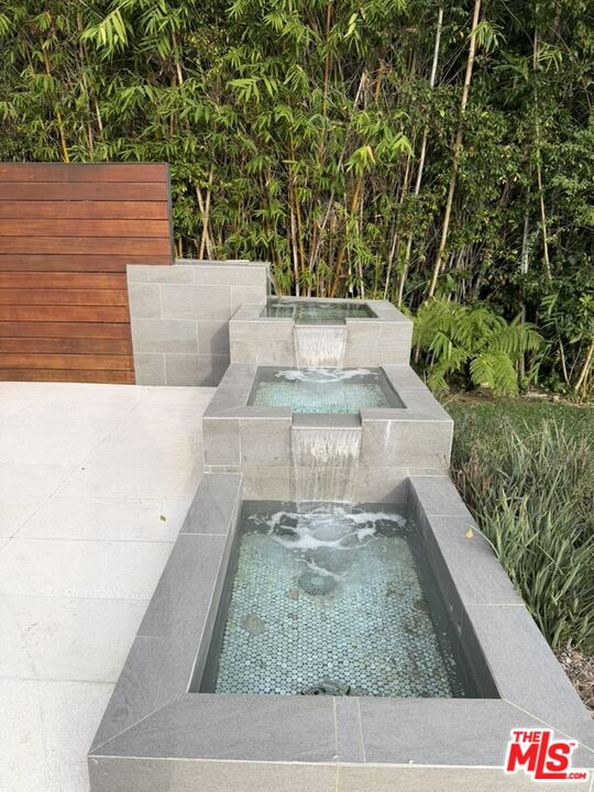 1232 Sunset Plaza Dr