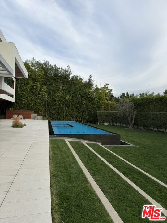 1232 Sunset Plaza Dr