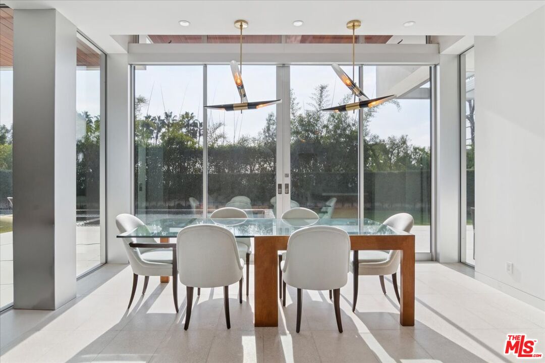 1232 Sunset Plaza Dr