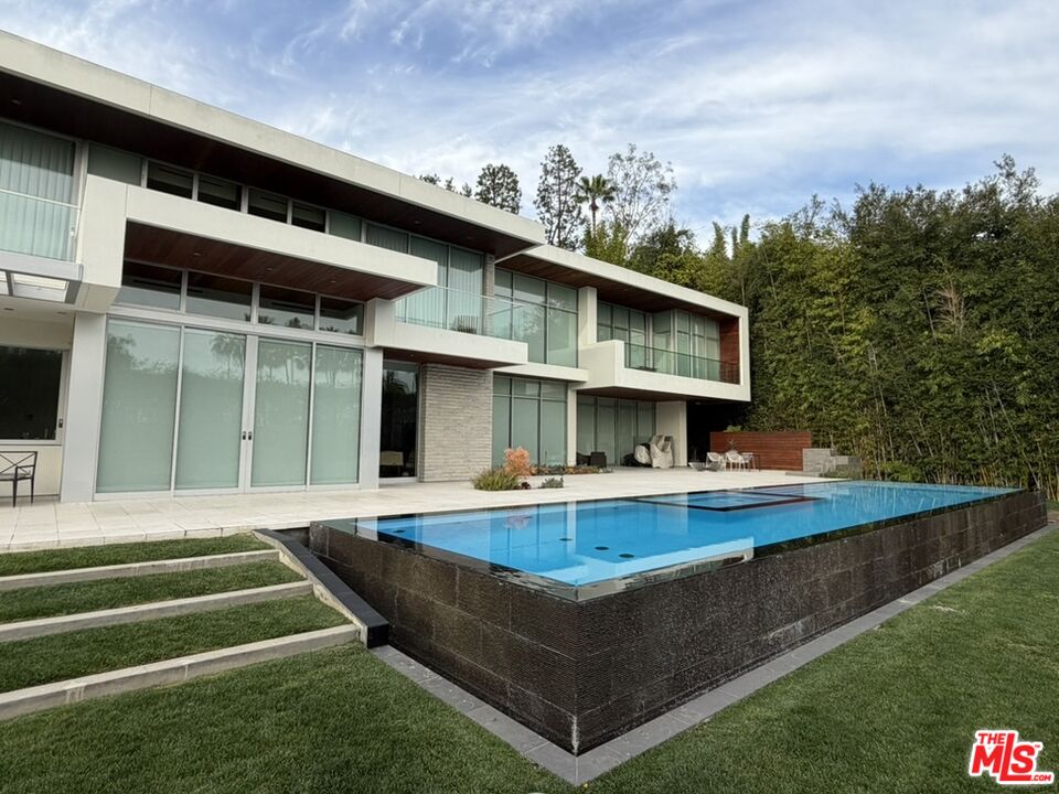 1232 Sunset Plaza Dr