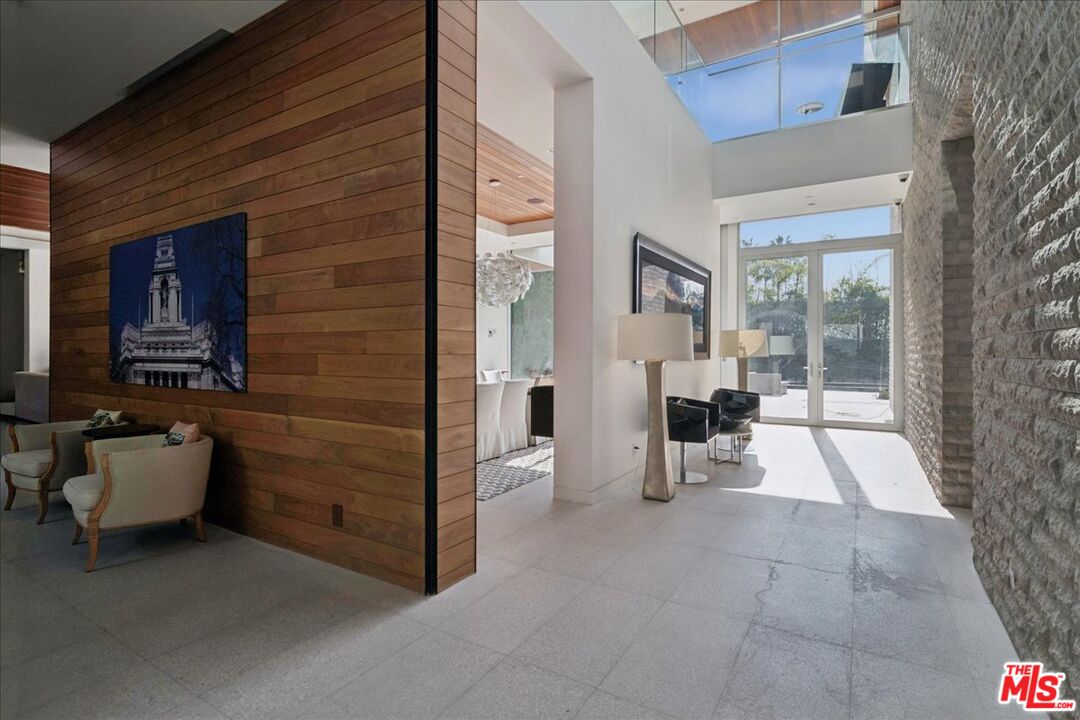 1232 Sunset Plaza Dr