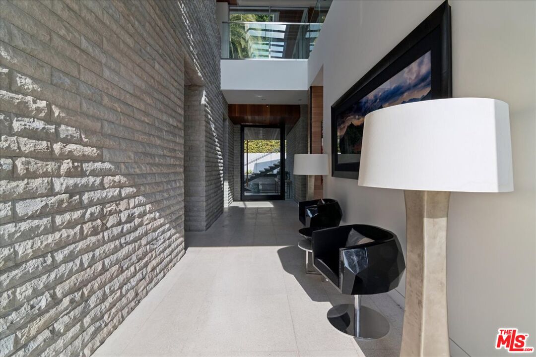 1232 Sunset Plaza Dr