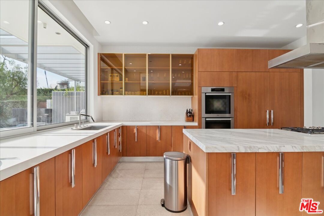 1232 Sunset Plaza Dr