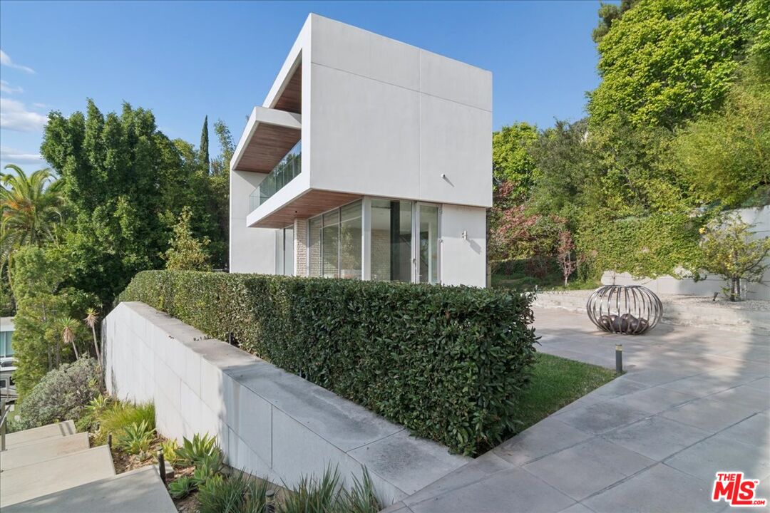 1232 Sunset Plaza Dr