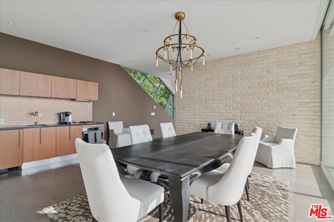 1232 Sunset Plaza Dr