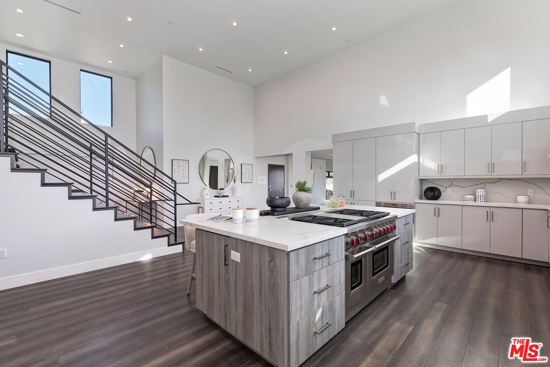 1839 Pandora Ave Unit: PH