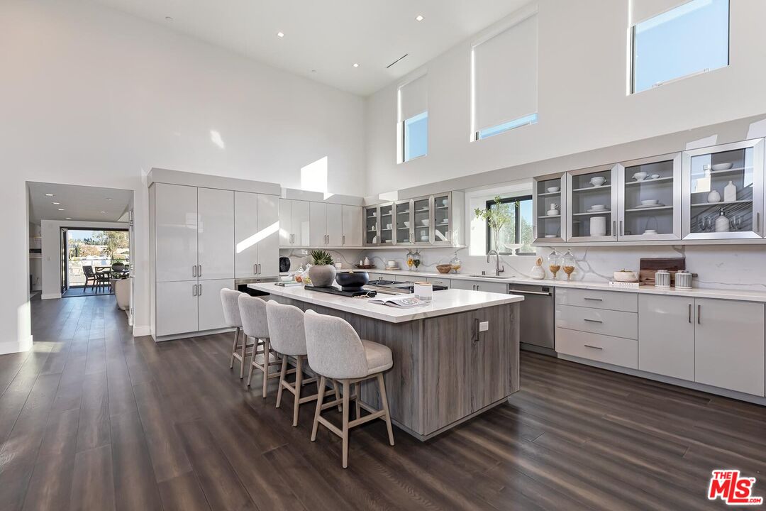 1839 Pandora Ave Unit: PH