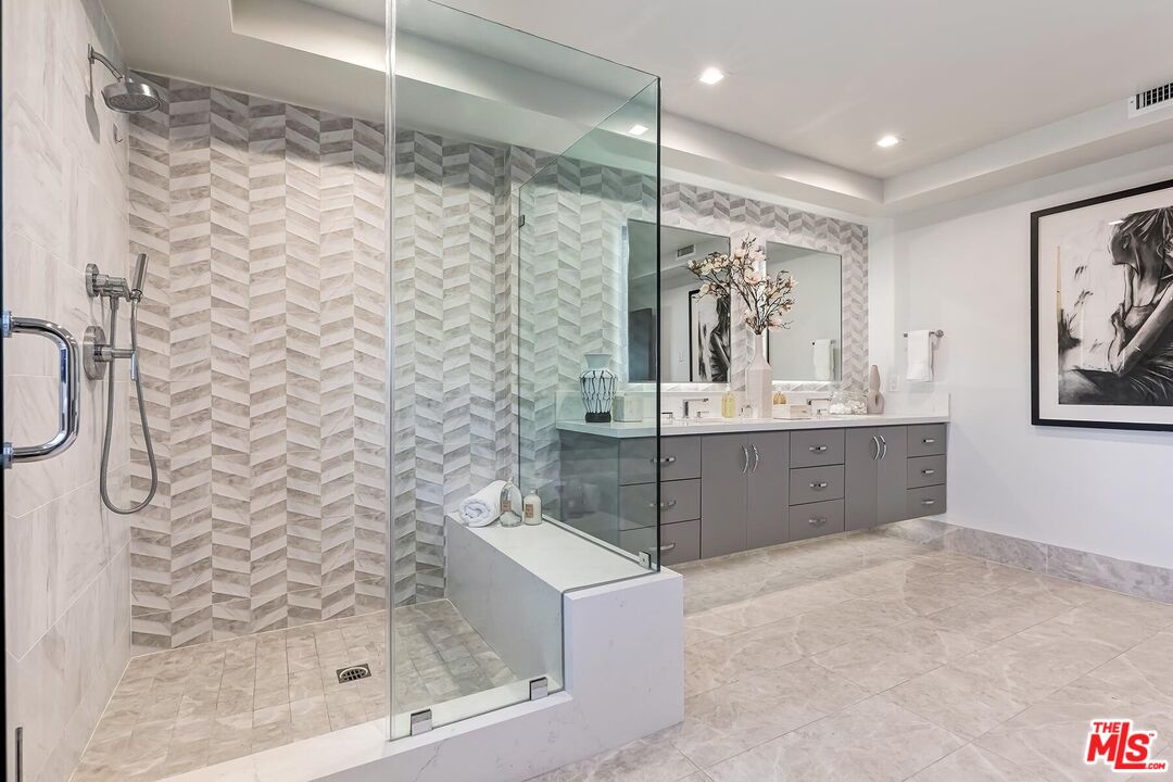 1839 Pandora Ave Unit: PH