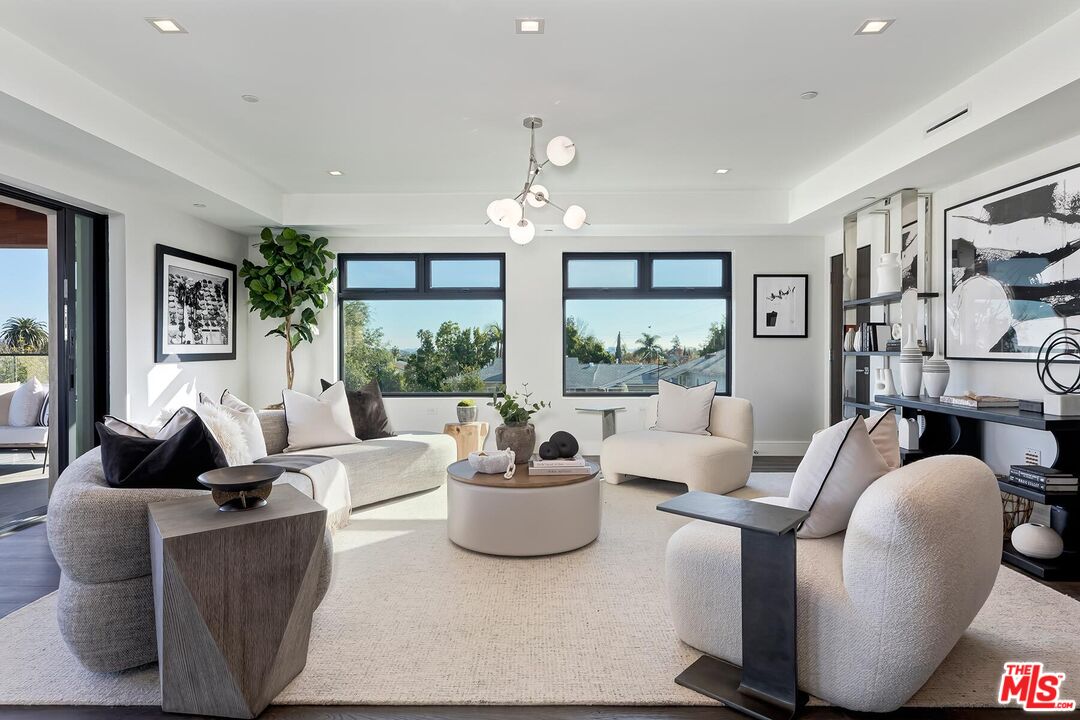 1839 Pandora Ave Unit: PH