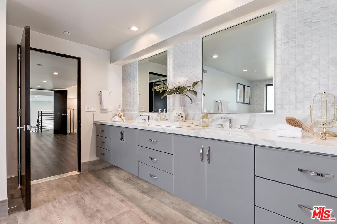 1839 Pandora Ave Unit: PH