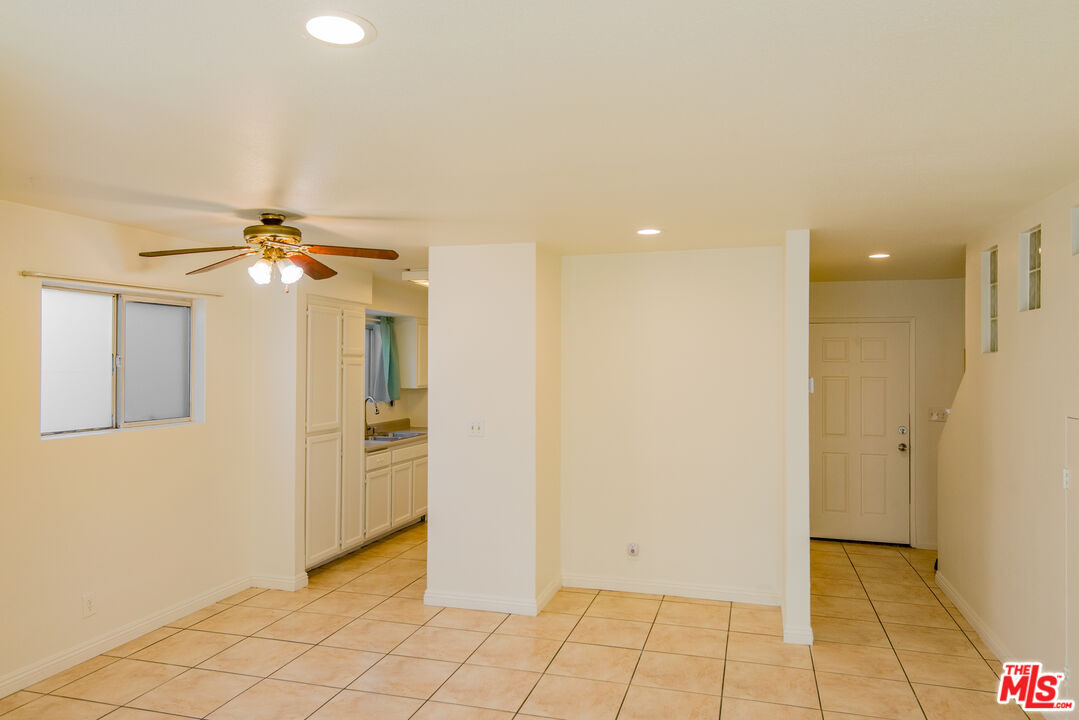 7651 Reseda Blvd Unit: 3T