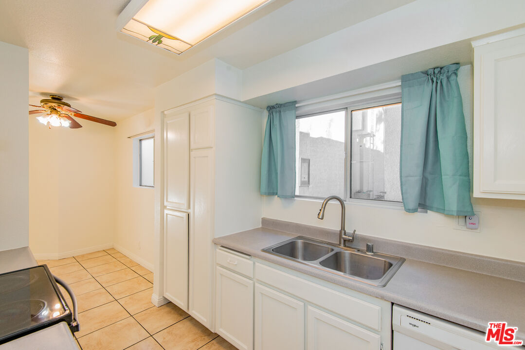 7651 Reseda Blvd Unit: 3T