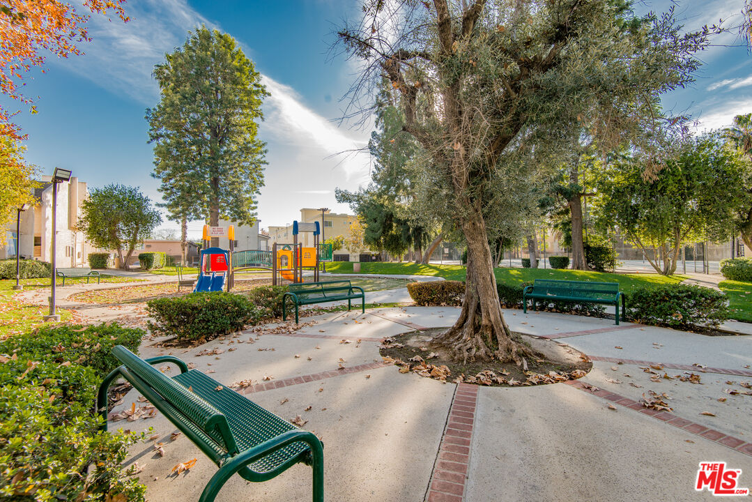 7651 Reseda Blvd Unit: 3T