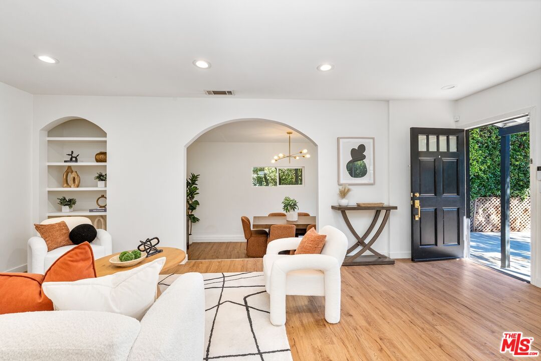3917 Beethoven St Los Angeles CA