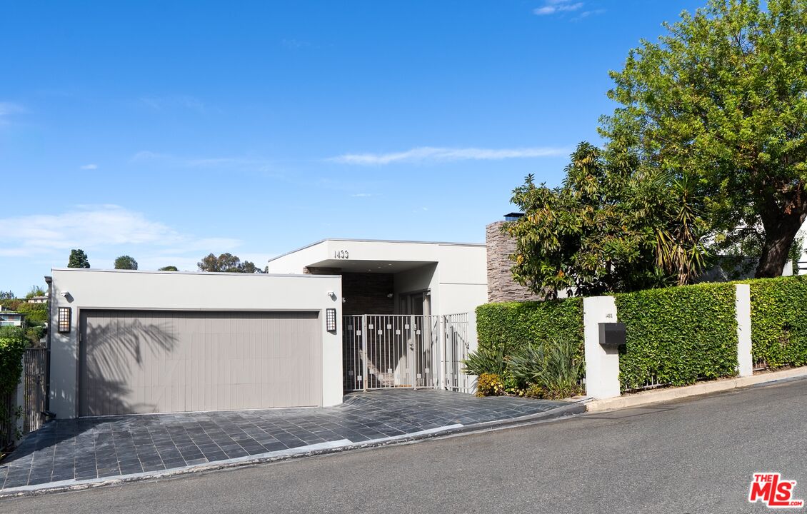 1433 Summitridge Dr Beverly Hills CA